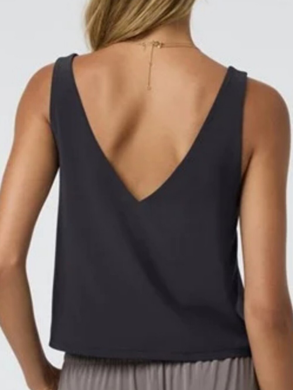 Vuori Villa Tank with a V-neckline - Black Size M - Picture 2 of 6